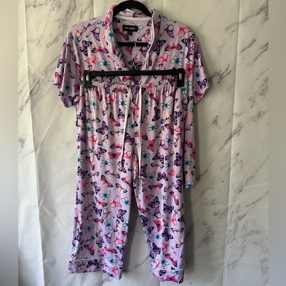 ROOM SERVICE -BUTTERFLY PRINT LOUNGE PAJAMA SET CAPRI PANTS BUTTON UP TOP